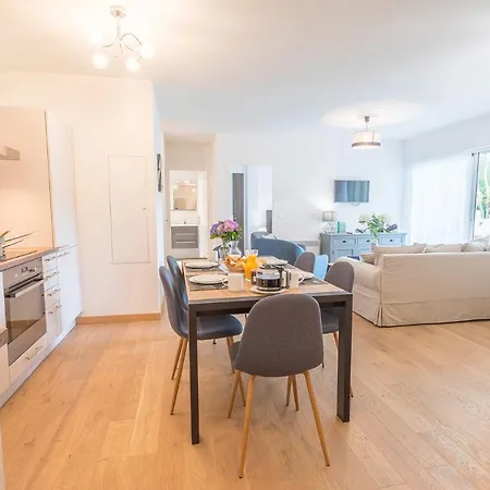 Madame Les Palmiers Du Golf Service Premium